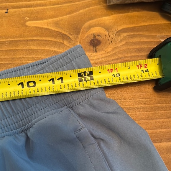 Gray Athletic Shorts with Elastic Waistband and Performance Fabric - Picture 8 of 13